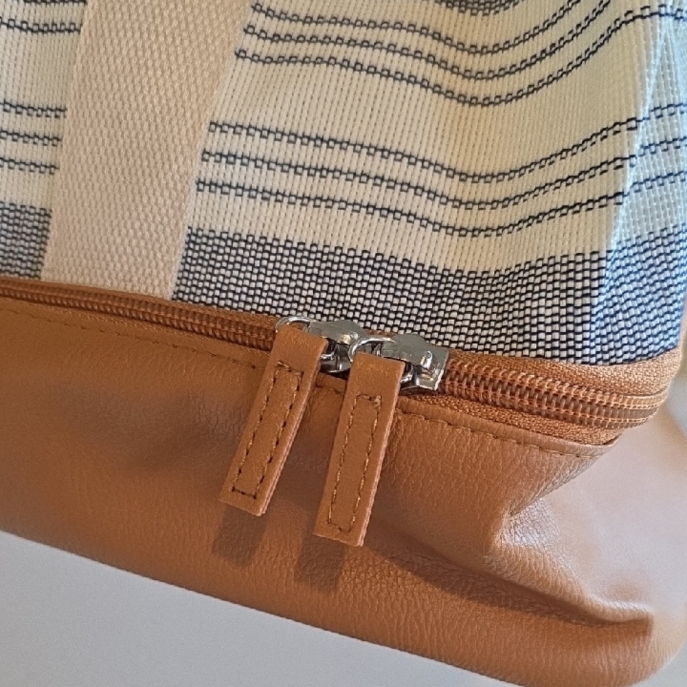 DSW Striped WEEKENDER Bag with Tan Accents - Picture 6 of 9